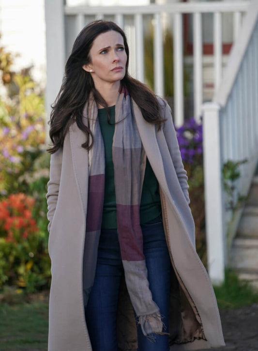 Bitsie Tulloch Superman & Lois S02 Coat